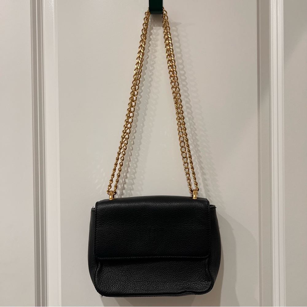 Quarzovivo Black Leather Shoulder Bag with Gold Chain